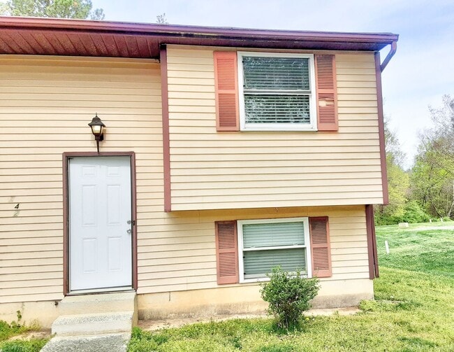 Building Photo - 2421 Camellia Dr Unit 2421 Camellia Drive B