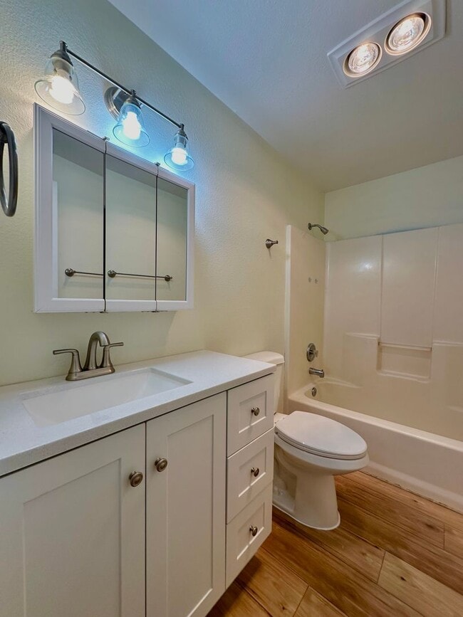Photo - u2837-u2839 Unit 2837