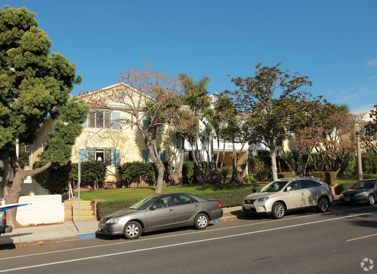 Primary Photo - 201 San Vicente Blvd Apartments