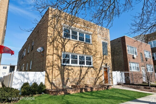 Building Photo - 2642 W Farragut Ave Rental