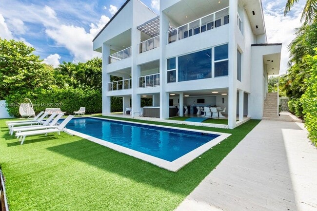 Building Photo - 891 N Venetian Dr Rental