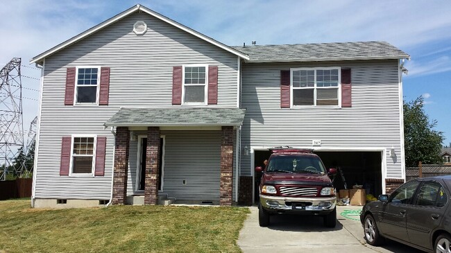 Beautiful 3 Bedroom 2.5 Bath Home in Puyallup - Beautiful 3 Bedroom 2.5 Bath Home in Puyallup