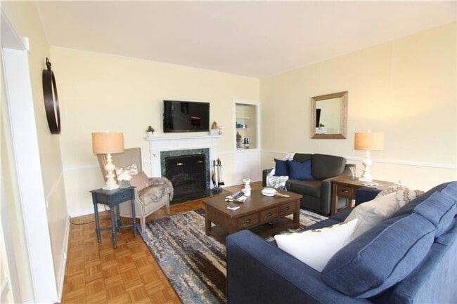 Photo - 167 Coggeshall Ave Unidad C