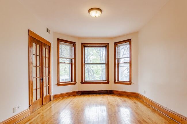 Building Photo - 2430 N Mozart St Unit 2