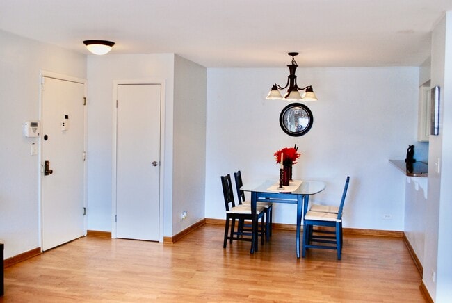 Photo - 4710 Euclid Ave Unidad 2D