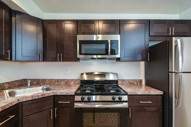 Photo - Montrose Manor