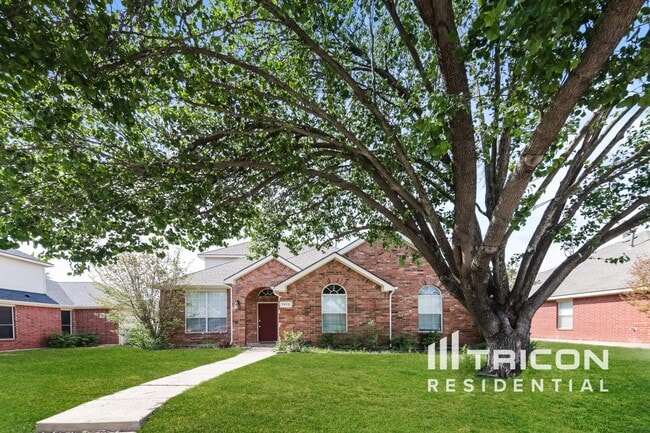 Photo - 1512 Autumnmist Dr House