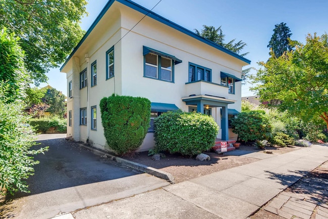 Photo - 5134 SE Hawthorne Blvd Unit 4