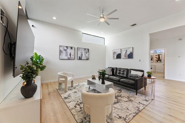 Photo - 5809 Toscana Ave