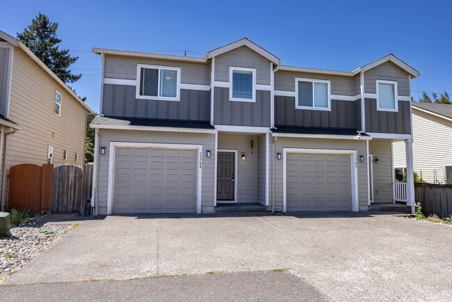Building Photo - Three bedr townhouse in Orchards - Central AC