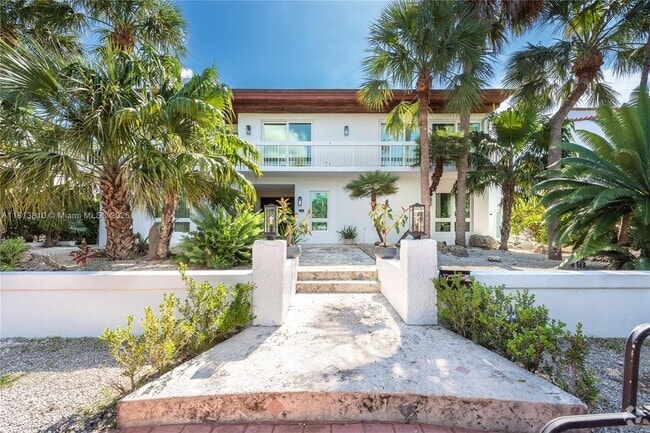 Building Photo - 225 Harbor Dr Rental
