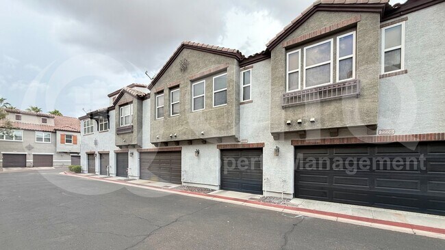 Photo - 2222 E Huntington Dr