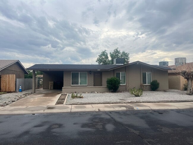 Building Photo - 7361 W Shangri La Rd