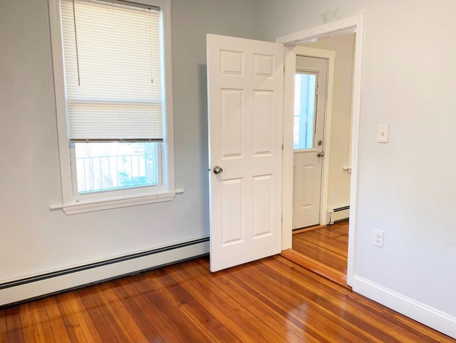 Photo - 202 Maverick St Unit 2R