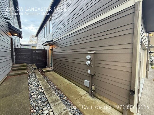 Photo - 254 SW Lancaster Ct