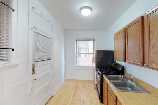 Photo - 5034-5046 S. Woodlawn Avenue