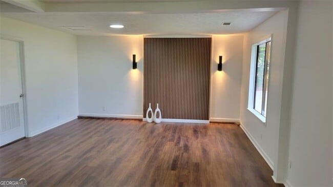 Photo - 389 Rosser Rd