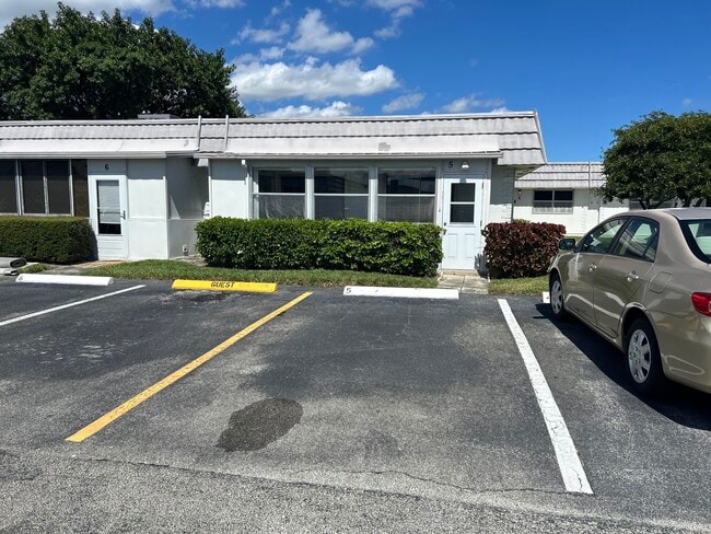 Photo - 5 Valencia A