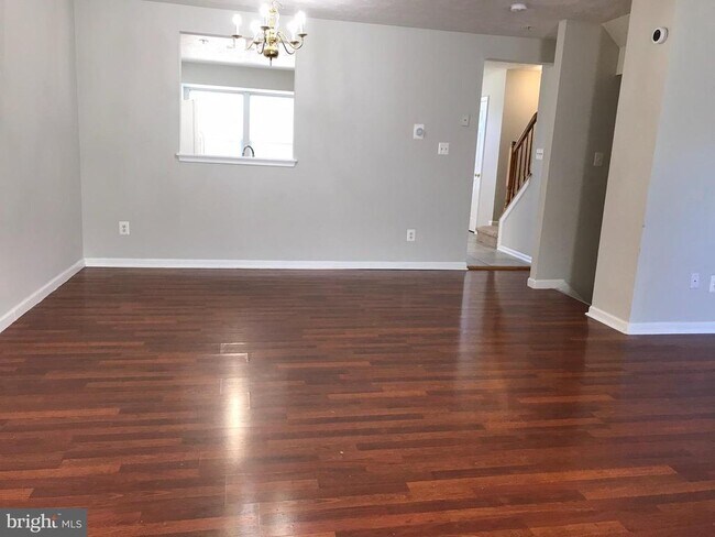 Photo - 4647 Harrier Way