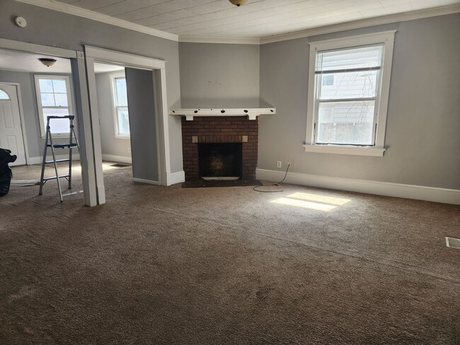 Building Photo - Par 2 Unit Par 2 Down