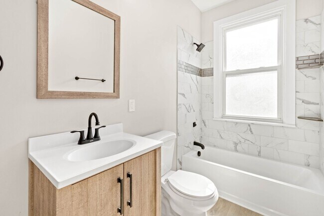 Photo - Stunning 2 bedroom home in North Side available Feb 1!