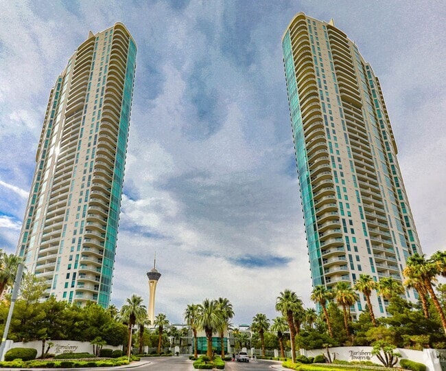 Building Photo - Turnberry Tower Beauty With Stunning Views Unit 1105 Rental