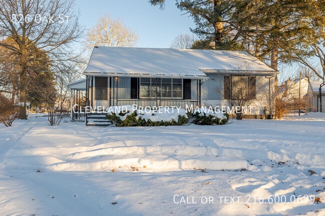 Building Photo - 826 Oak St