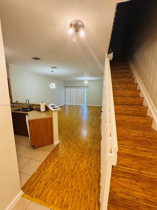 Photo - 5753 Isles Cir