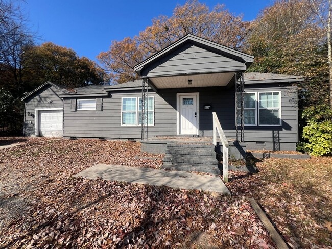 Building Photo - **MOVE-IN Special $500 off the 1st full month's rent with lease signed by 12/10/25**