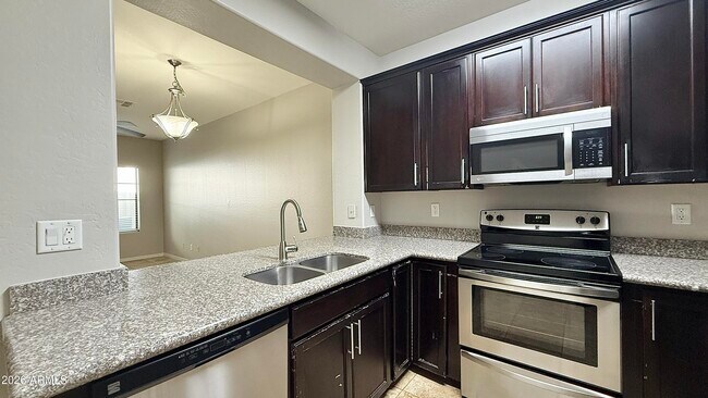 Photo - 7323 E Belleview St