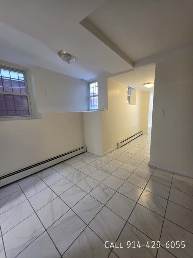 Building Photo - 149 Waverly St