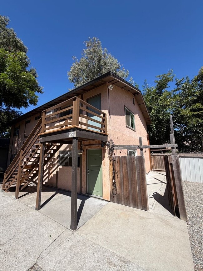Building Photo - 1448 Warner St Unit A