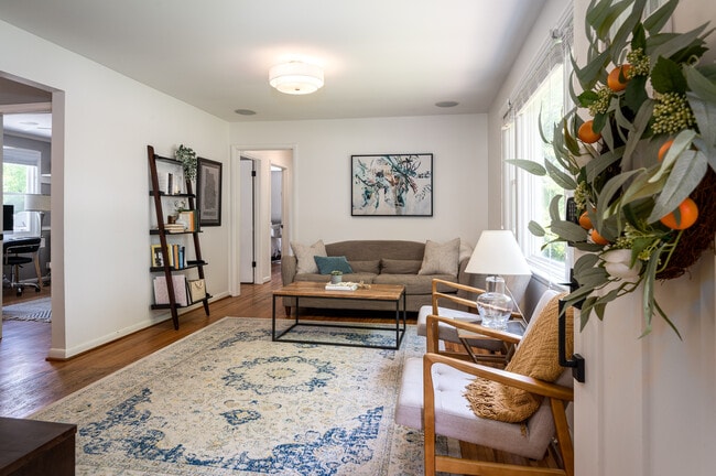 Photo - 582 Whispering Hills Dr