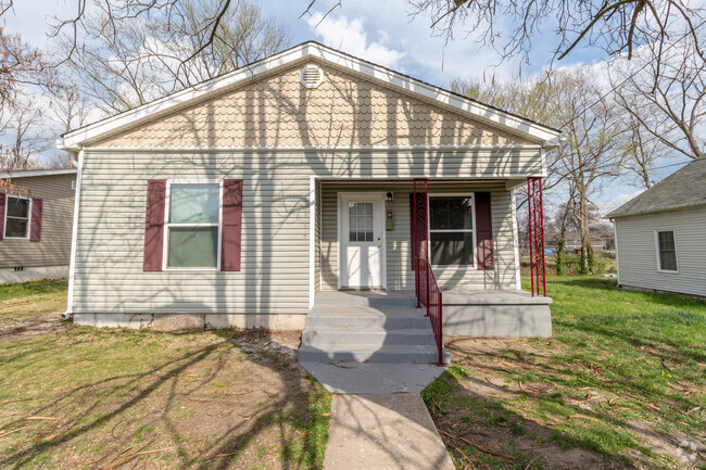 Building Photo - 3 bed/1 bath - Completely Remodeled - Cent... Rental