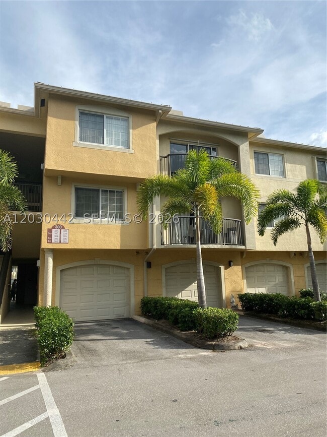 Building Photo - 310 Crestwood Ct N Unit 310