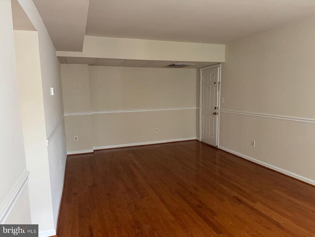 Photo - 1720 Queens Ln Unit 3-172