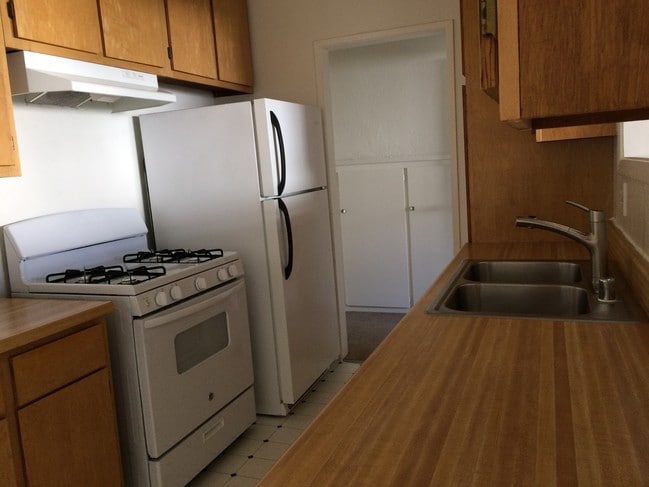 Building Photo - 10516 Eastborne Ave Unit 6B