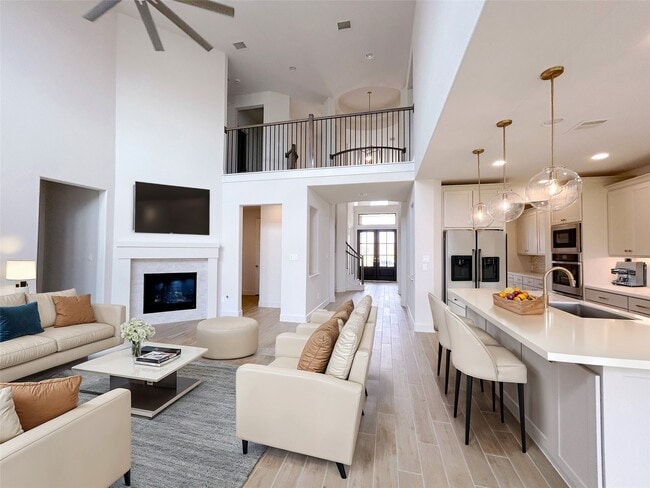 Photo - 5406 Holly Holw Ln