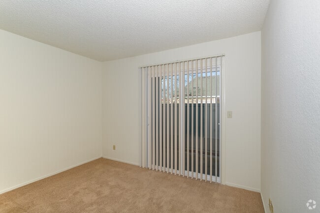 2BR, 2BA - 882 SF