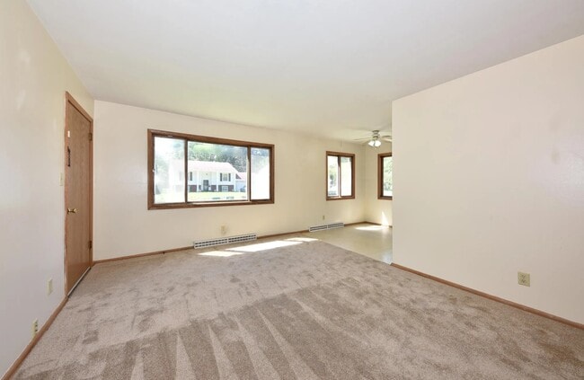 Photo - W166N9108 Grand Ave Unidad 3