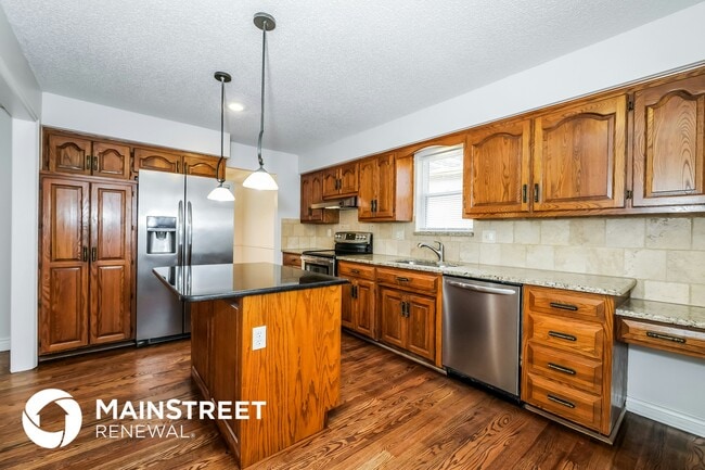 Photo - 7916 Bradshaw St