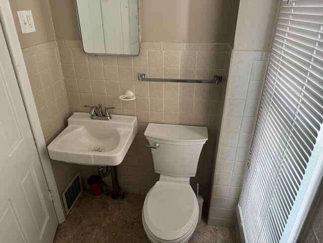 Photo - 121 Terwilliger St