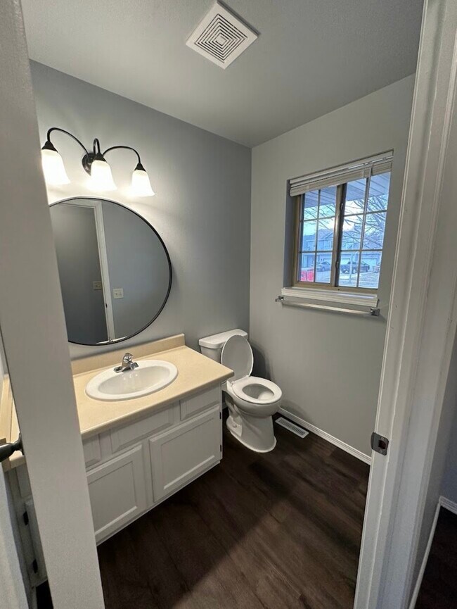 Medio baño en el nivel principal - 1507 Glacier Hill Dr