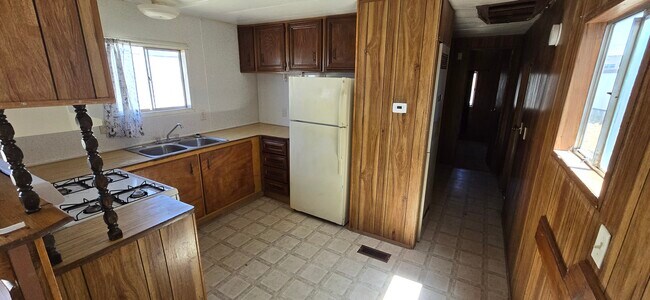 Photo - 324 W Blanco Blvd