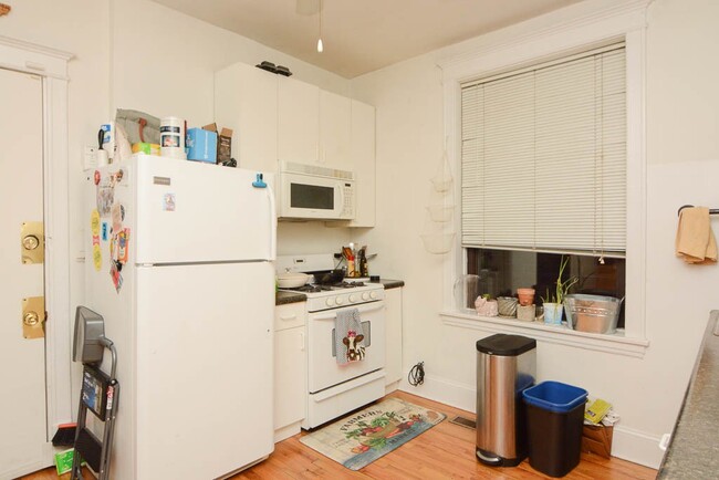 Photo - 1037 N Honore St Unit J04P