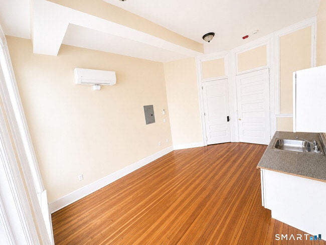 105 Bank St Unit 2G