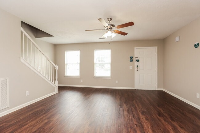 Photo - 222 Hermitage Dr