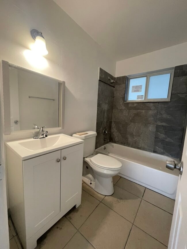 Photo - 512 NE 166th St