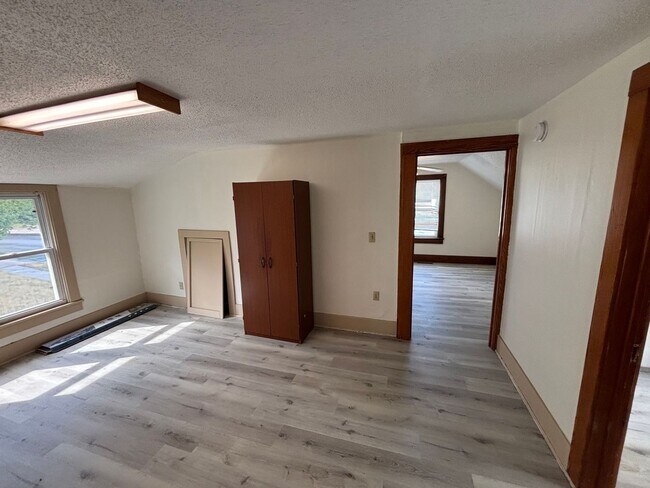 651 W Davenport St Unit Upper