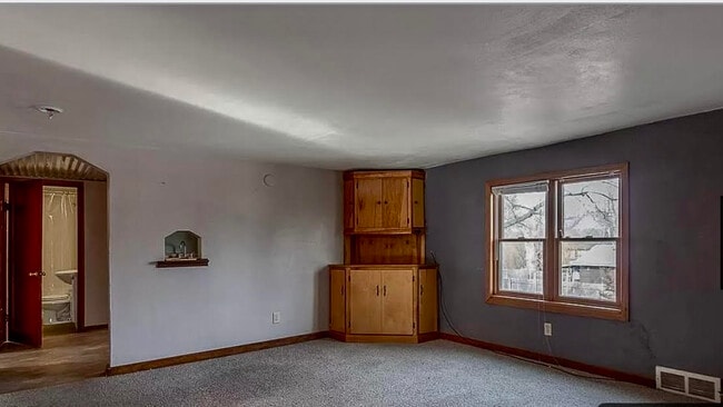 Upstair living - 1032 Adams St